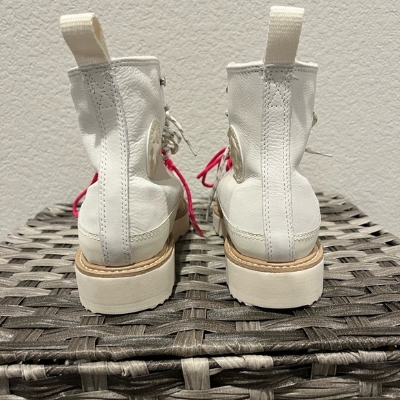 NWOT! Converse -Chuck Taylor Crafted Boot Egret Natural Ivory w/Ivory/Pink Laces - Picture 4 of 6